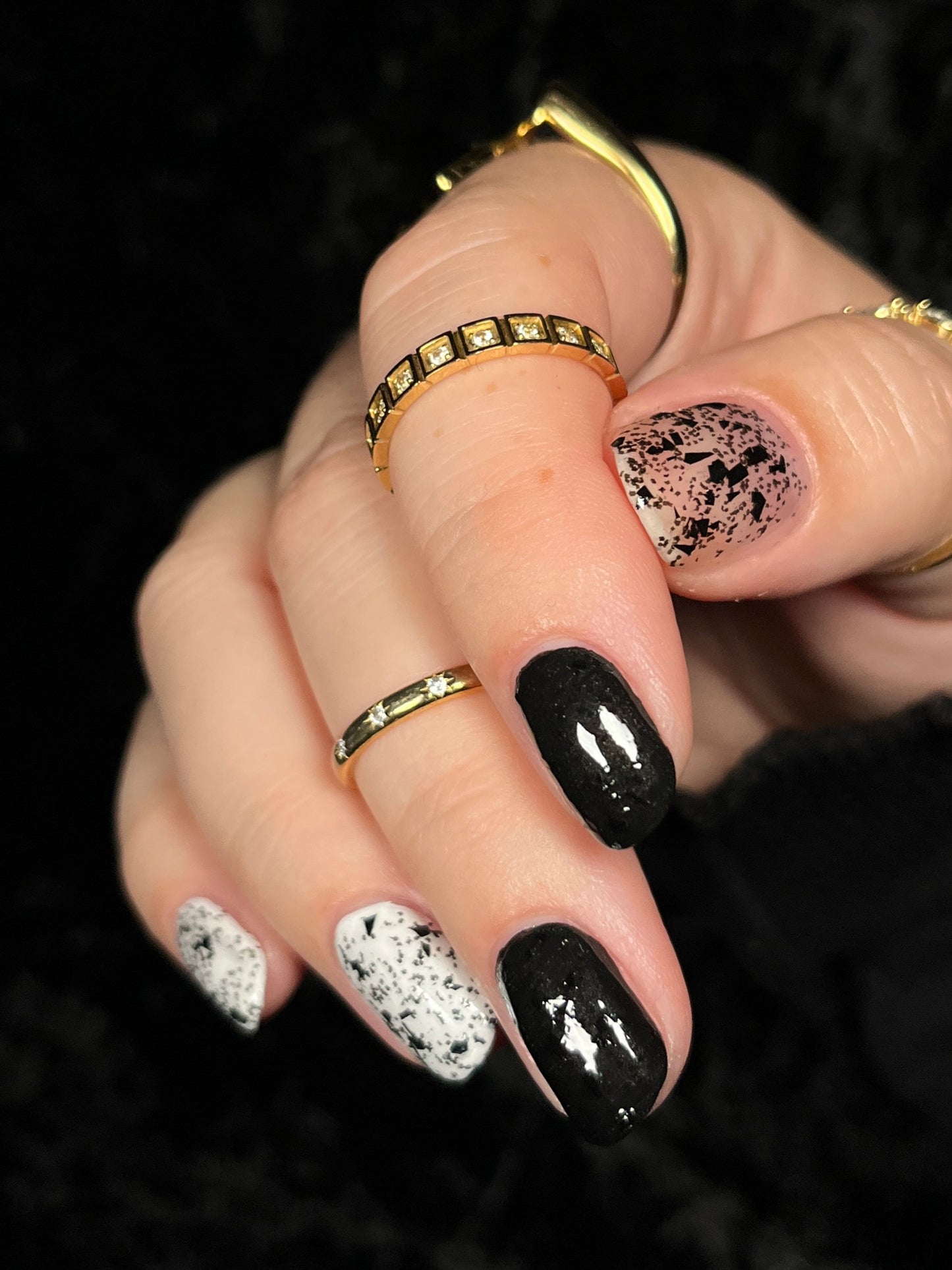 Black Hole (Topper)